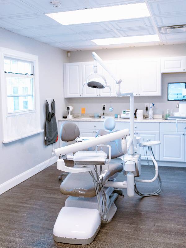 Dentist in 02895